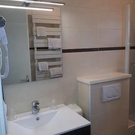 Cit'hotel Du Port Rhu Hotel 2*